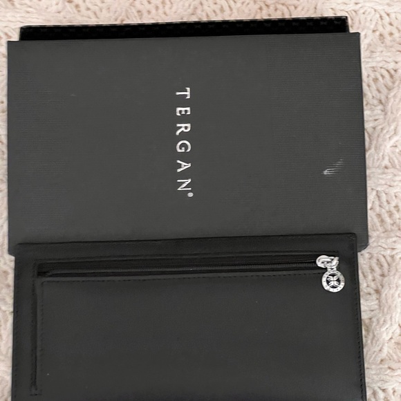 Elegant design and so classic wallet 🖤 - Picture 5 of 8